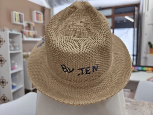 Chapeau Dio Vi Salvi Regina + breloque croix