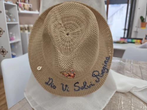 Chapeau Dio Vi Salvi Regina + breloque croix